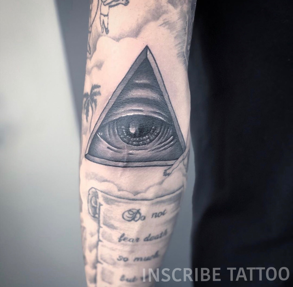 プロビデンスの目 タトゥー Black Grey ブラック グレー New List ギャラリー 一覧インスクライブのタトゥー の実績を紹介しています 指定のデザインのカテゴリーが一覧で表示されます