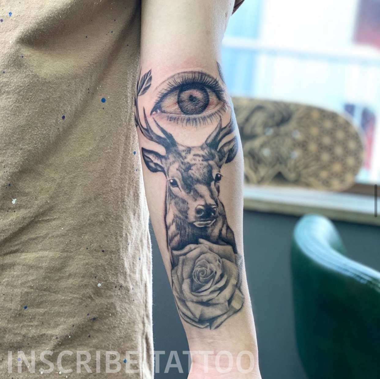 鹿 目 薔薇 タトゥー Black Grey ブラック グレー New List ギャラリー 一覧インスクライブのタトゥー の実績を紹介しています 指定のデザインのカテゴリーが一覧で表示されます
