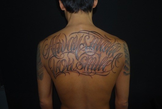 BACK 背中